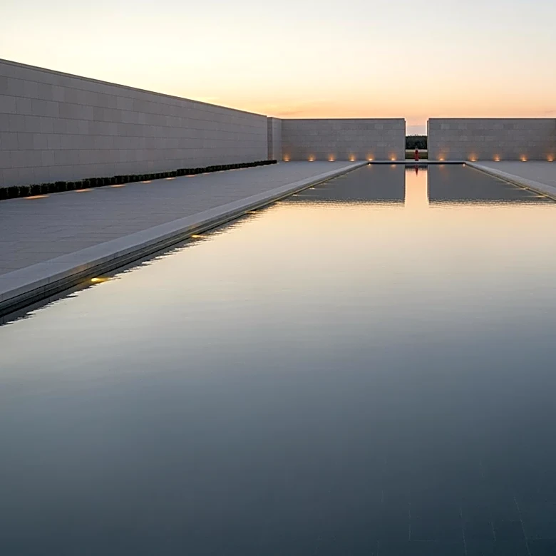 Trump's Lincoln Memorial Reflecting Pool Renovation Faces Legal Challenge Over Cost and Color