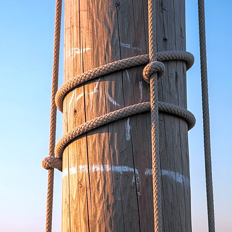 US Naval Academy Freshmen Complete Annual 'Herndon Climb' in 2 Hours and 17 Minutes