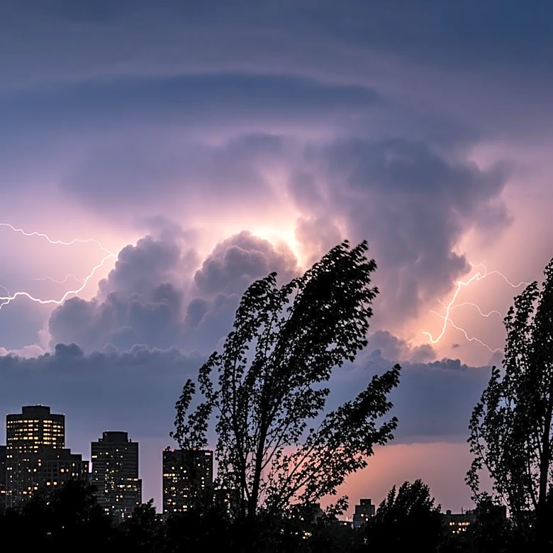 Chicago Weather Forecast: Gusty Thunderstorms Expected to Impact Weekend Plans