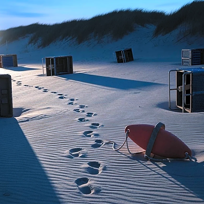 Three Stabbed, Several Arrested After Large Gatherings at Rhode Island Beaches