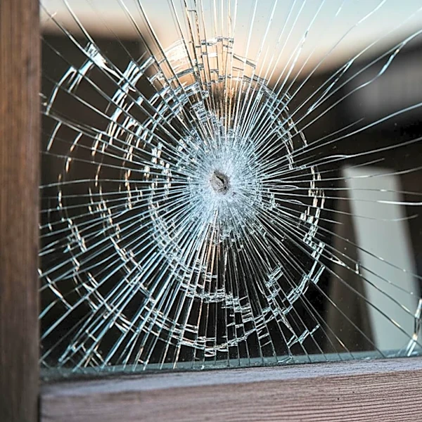 Vandalism at Manny's Deli in Chicago: Windows Shattered Overnight