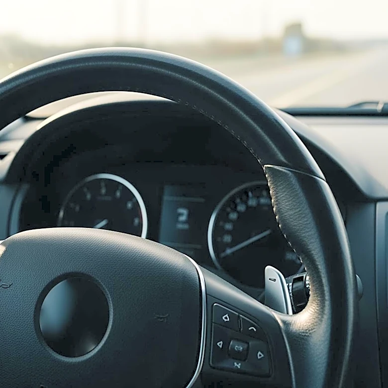 Florida Drops Texting-and-Driving Citation Against One-Handed Woman
