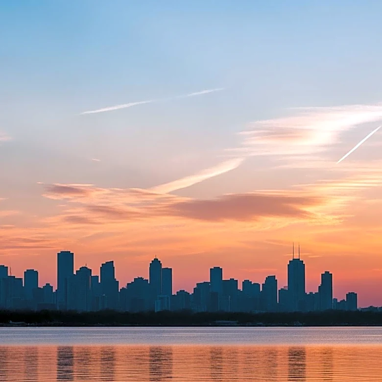 Chicago Enjoys Clear Skies and Comfortable Weather on June 1, 2026, According to CBS Forecast