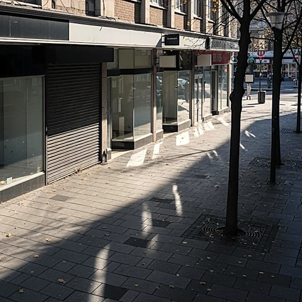 NYC Storefront Vacancies Remain High Post-Pandemic, Impacting Local Economy