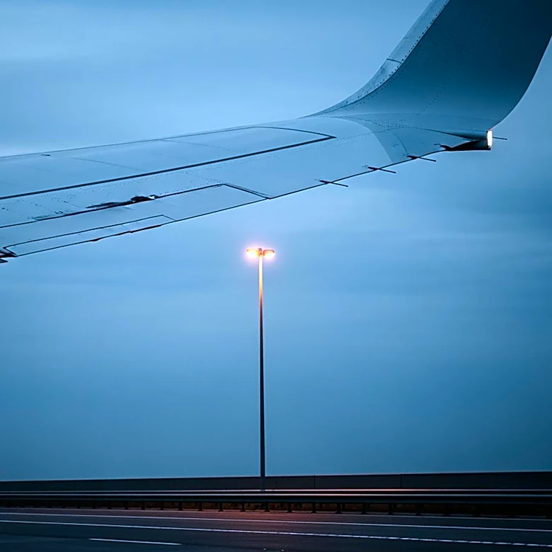 NTSB Report Reveals United Airlines Flight Struck Light Pole on New Jersey Turnpike