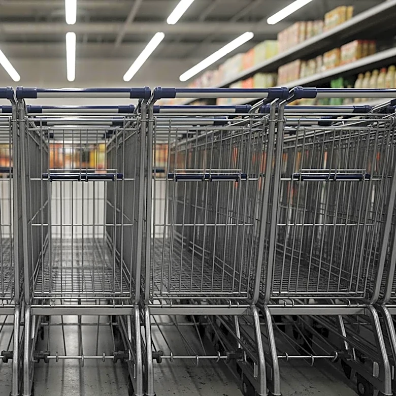 Supermarket Workers Face Low Wages and Harsh Conditions, Calls for Reform