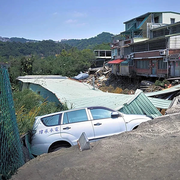 Philippines Earthquake Triggers Tsunami, Causes Casualties