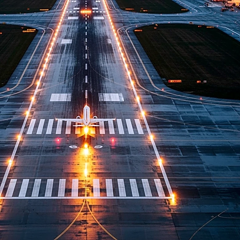Delta Flight Aborts Landing at Boston Logan Due to Runway Conflict
