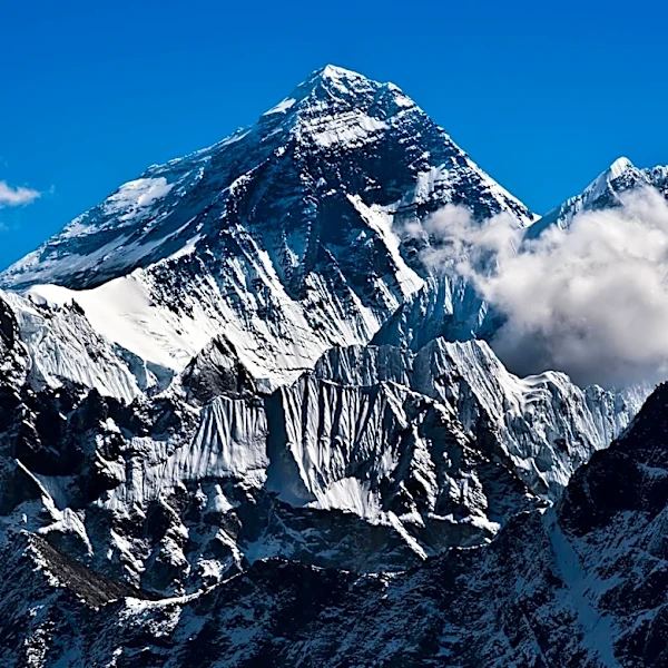 India Plans High-Risk Mission to Recover Climber's Body from Mount Everest After 30 Years