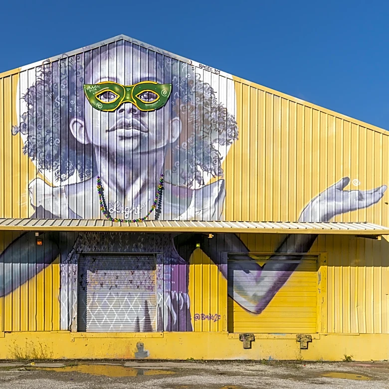 Boyle Heights Residents Concerned Over Delayed Cleanup of Rotting Food from Lineage Warehouse