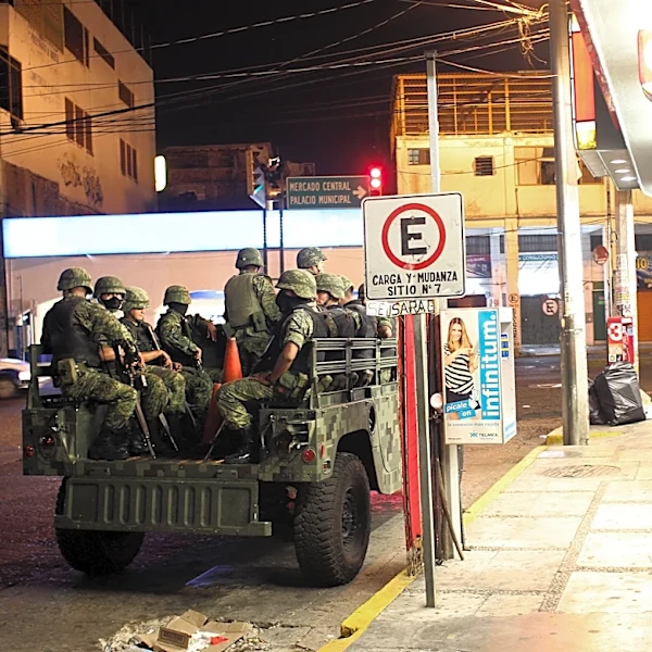 Venezuelan Police Officers Arrested for Looting After Earthquakes