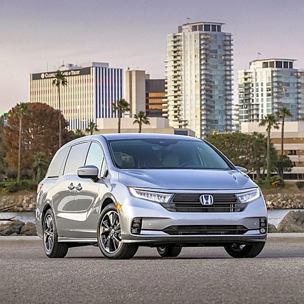 Honda Recalls Over 325,000 Odyssey Vehicles Due to Faulty Rearview Cameras