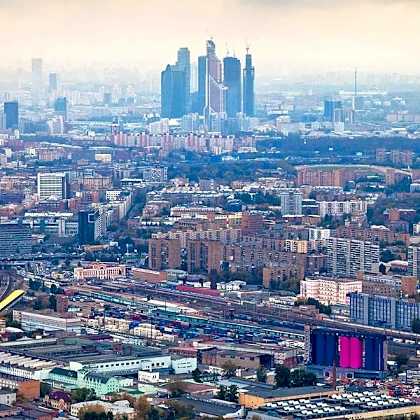 Russian Oil Refining Slumps to Lowest Level Since 2005 Amid Ukrainian Strikes