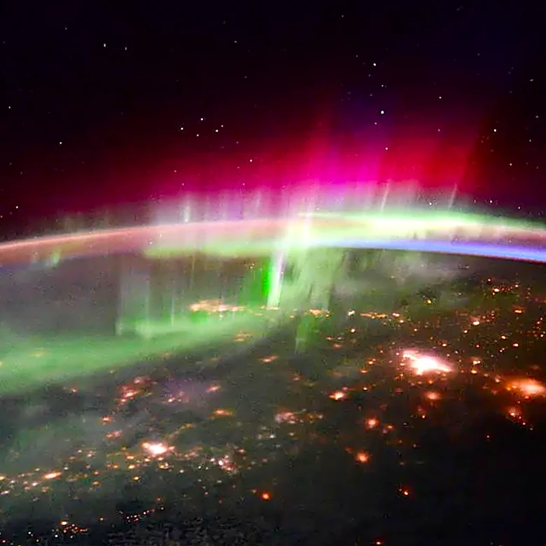 MAVEN Orbiter Reveals Mars Auroras Operate on Earth's Northern Lights Physics