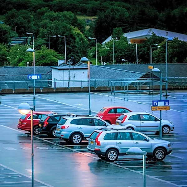 Málaga City Council Shuts Down Unauthorized Airport Parking in Churriana