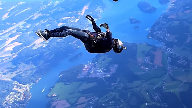 Seattle Police Investigate Parachute Jump from Space Needle, Suspects Remain at Large