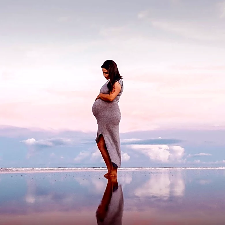 Paralyzed Woman Defies Odds with Pregnancy and Recovery Journey