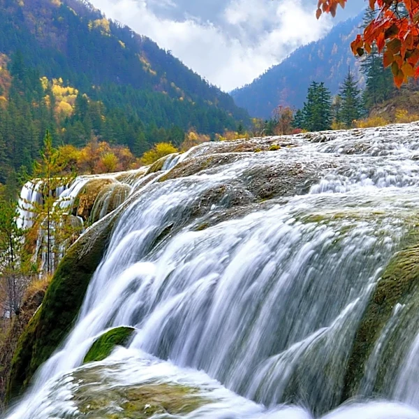China Evacuates Tourists from Jiuzhaigou World Heritage Site Amid Mudslides