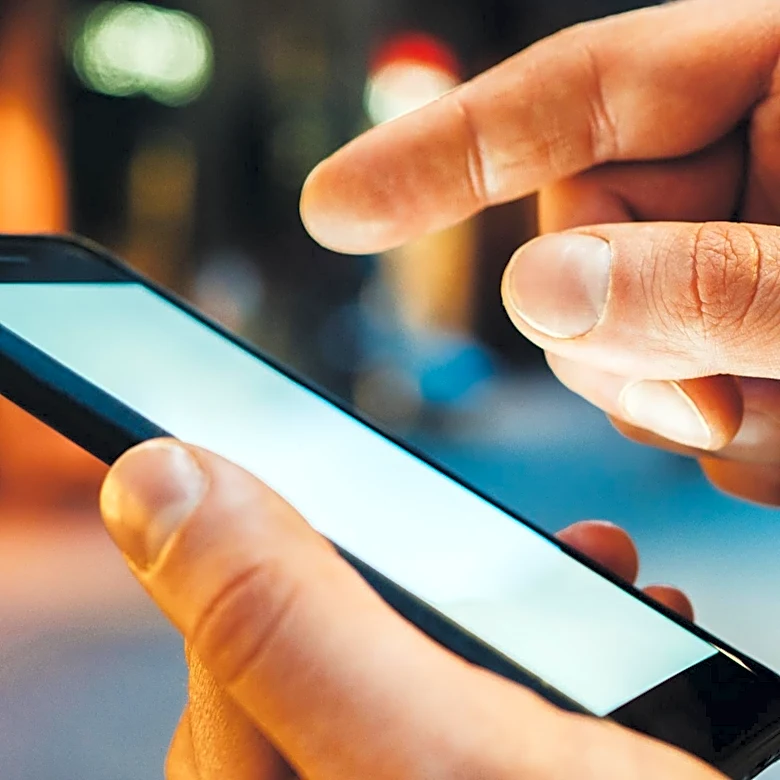 Governor Pritzker Enacts Statewide School Cellphone Ban to Enhance Student Focus