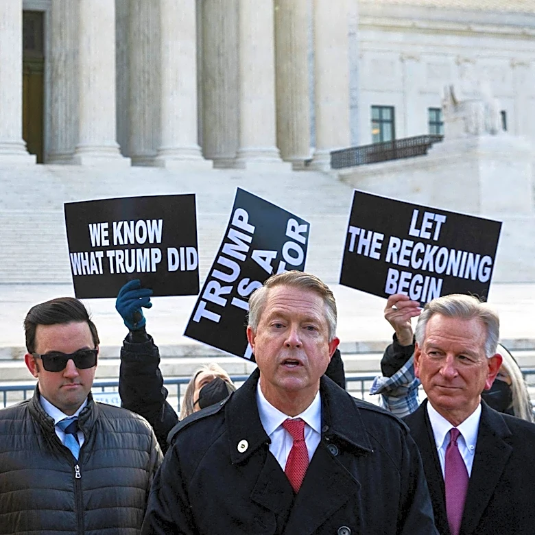Senators Introduce Legislation to Sanction Purchasers of Russian Oil Amid Ukraine Conflict