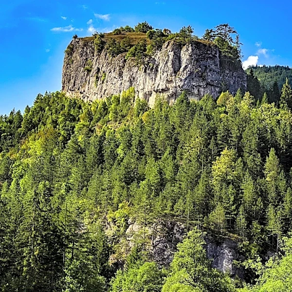 Firefighters Tackle Akawa Butte Wildfire Amidst Challenging Conditions
