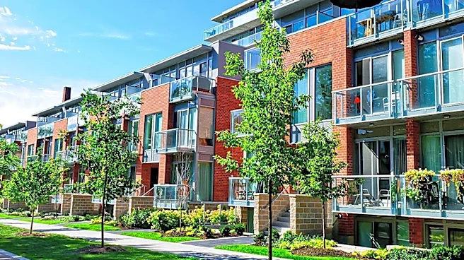 Oakland Condo Offers Modern Living with Community Amenities and Convenient Location