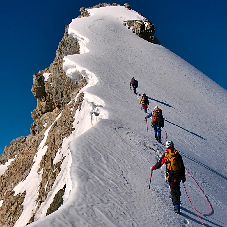 Search for Missing Climbers on Broad Peak Suspended Due to Weather