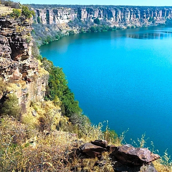 Oregon State Marine Board Restricts Boating on Lake Billy Chinook to Aid Wildfire Efforts