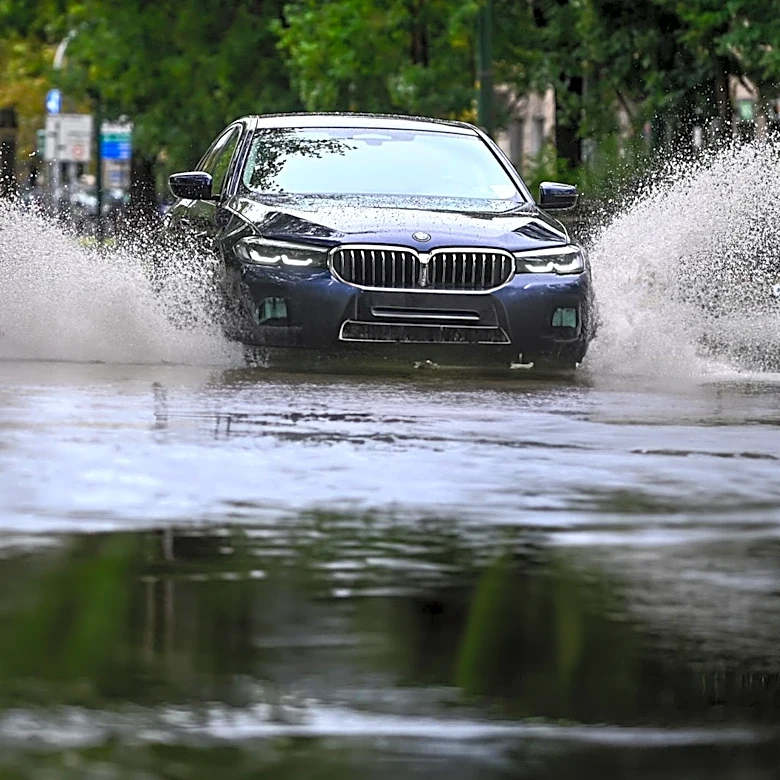 Philadelphia Faces Humid Weekend with Potential for Heavy Rain and Flash Flooding