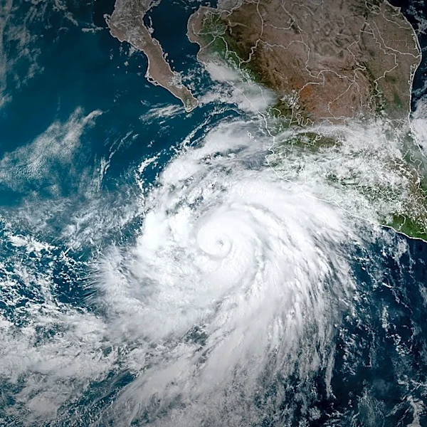Hurricane Genevieve Causes High Surf and Dangerous Rip Currents Along Southern California Coastline