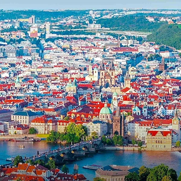 Tourists Overwhelm European Hotspots Amid Rising Visitor Numbers