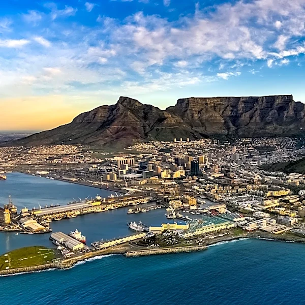 Table Mountain Fire Leads to Precautionary Evacuations in Cape Town
