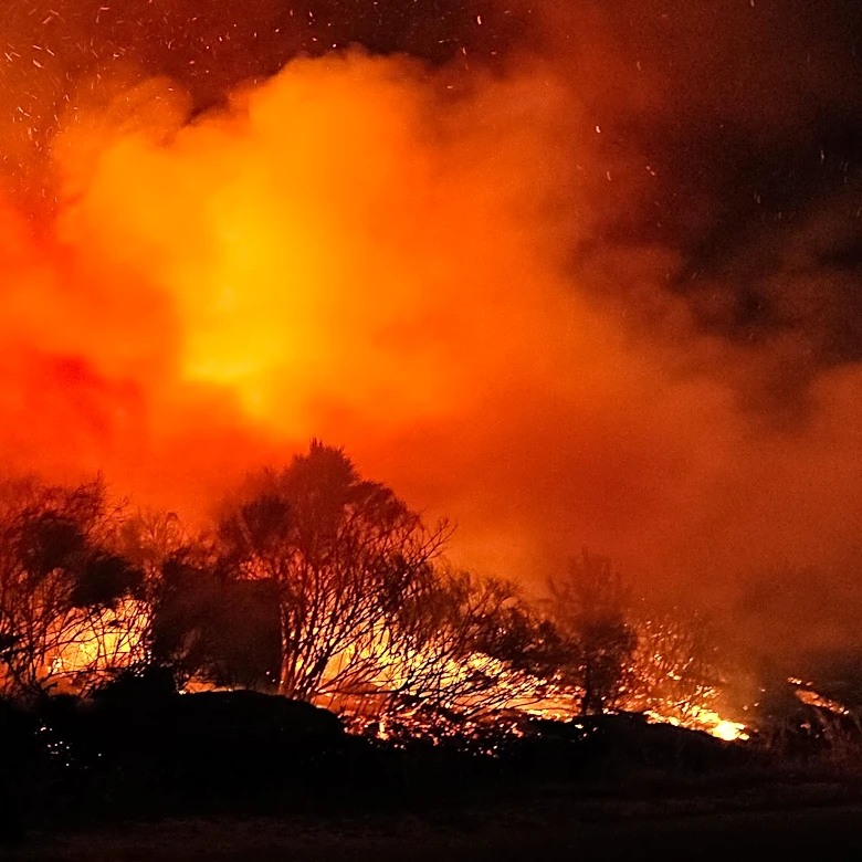 Washington State Faces Severe Wildfires, Prompting Evacuations and Power Outages