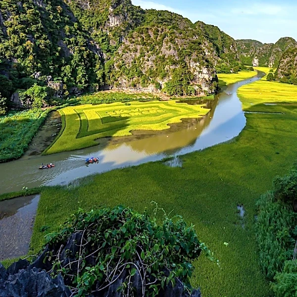 Ninh Binh Tourism Boosts Revenue in Accommodation and Food Services