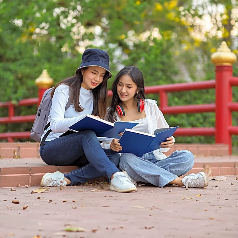 U.S. Universities Struggle with Decline in Student Reading Habits