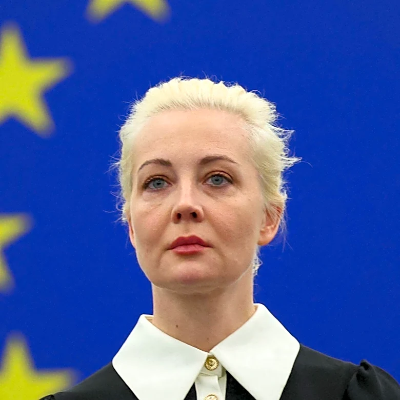 EU Enacts AI Regulations to Protect Users, U.S. Remains Unregulated
