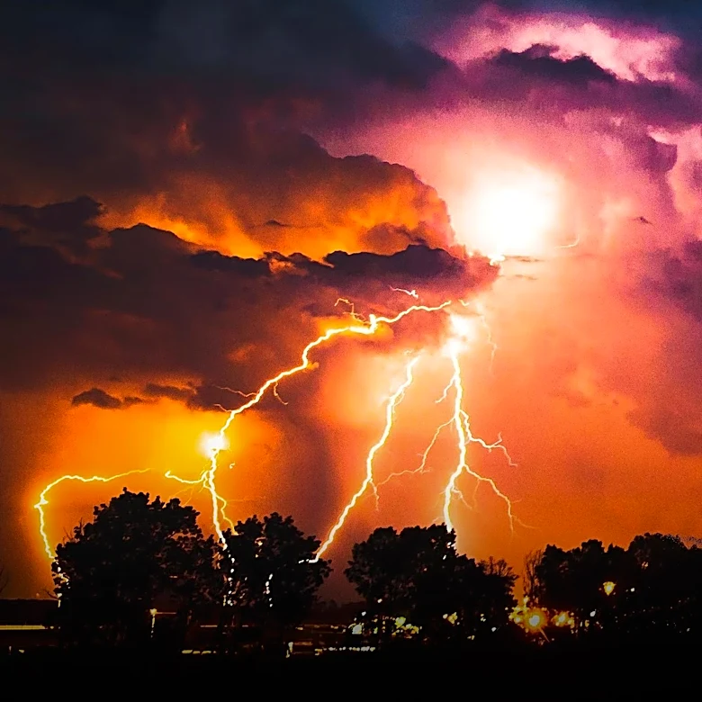 UK Braces for Heatwave and Thunderstorms as Met Office Issues Warnings