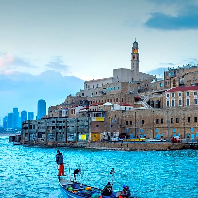 Spike in Israeli Emigration Raises Concerns Over Security and Economic Impact