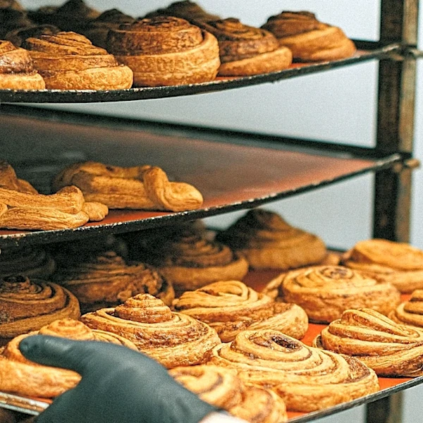 Montreal Bakery Vandalized Amidst Anti-Tech Sentiment Following Self-Service Shift