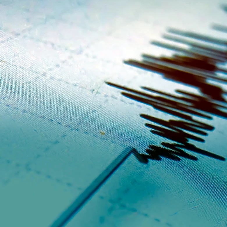 Meloni Government Allocates 100 Million Euros for Campi Flegrei Seismic Activity and School Hiring