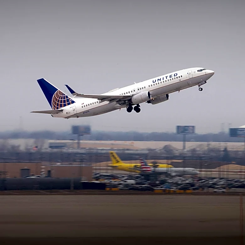 United Airlines Flight Diverts to Dublin After Autopilot System Failure