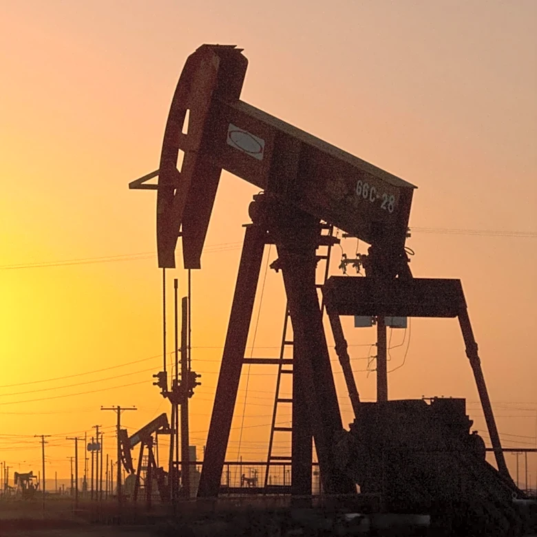 Big Oil Companies Report Profit Surge Amid Elevated Energy Prices Due to Iran Conflict