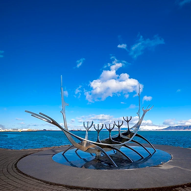 Former Icelandic President and Wife Attend Memorial Amid Separation
