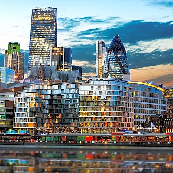 UK Job Market Faces Longest Slump Since Financial Crisis Amid AI Adoption