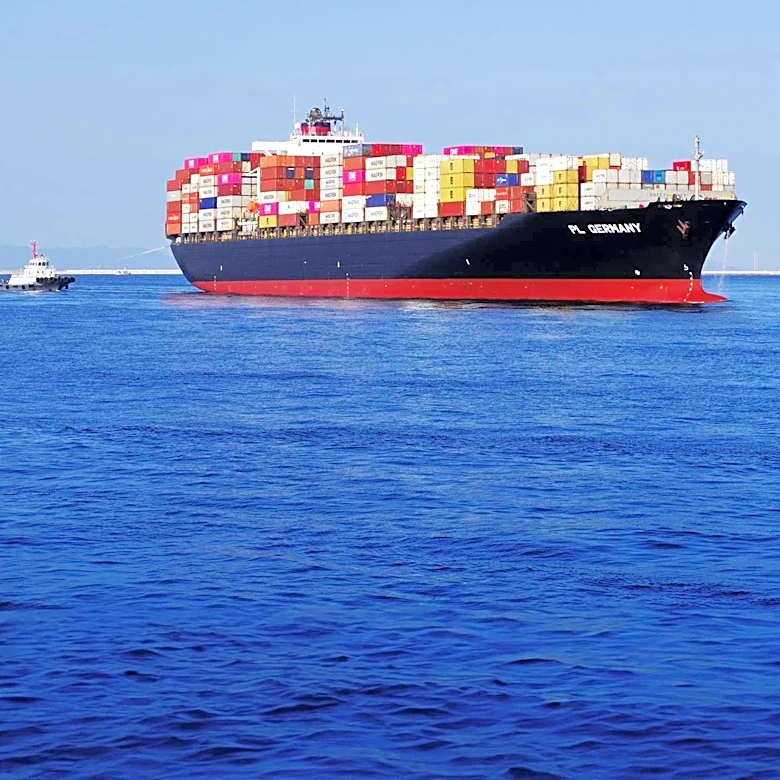 FTSE 100 Gains Amid Strait of Hormuz Shipping Progress