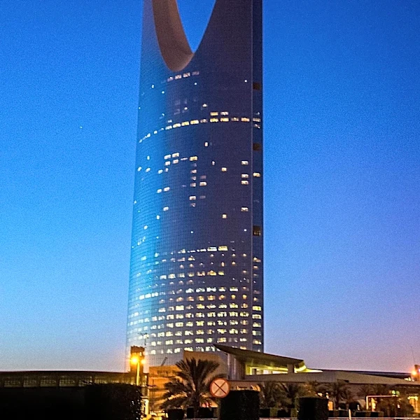 Architect Adrian Smith Designs World's Tallest Building in Saudi Arabia