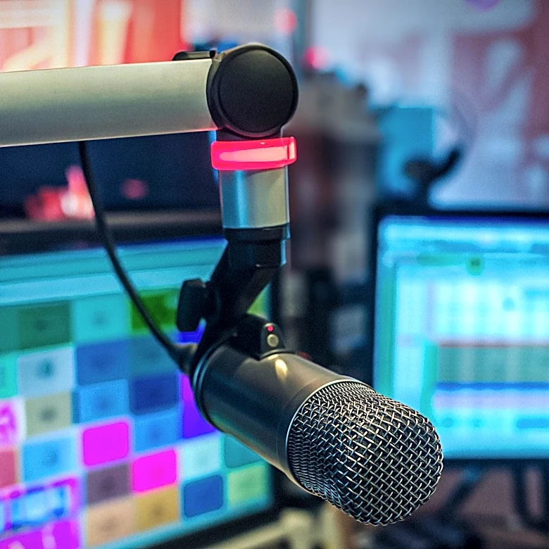 UK Radio Listenership Reaches Record High Amid Digital Expansion