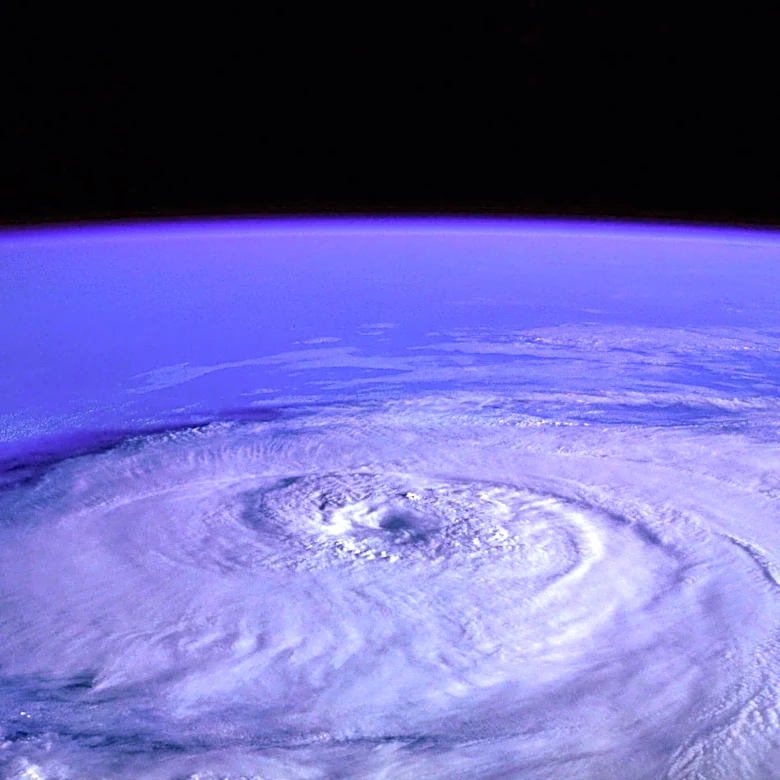Typhoon Dolphin Approaches Japan, Triggers Alerts from Japan to China