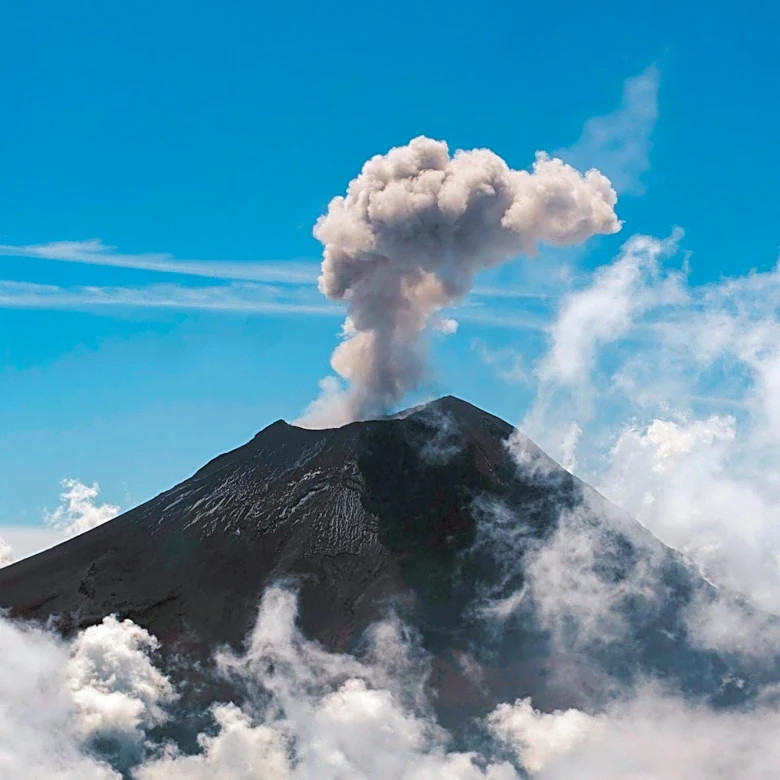 Volcán de Fuego Eruption Sparks Viral Image Controversy