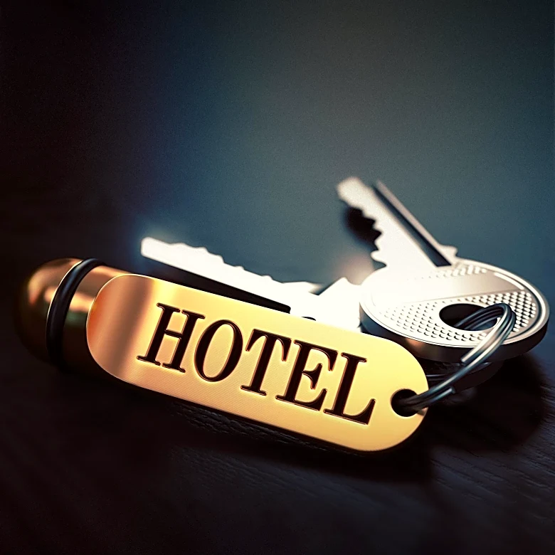 English Couple Faces Unexpected Fees at Chicago Hotel, Sparks Controversy